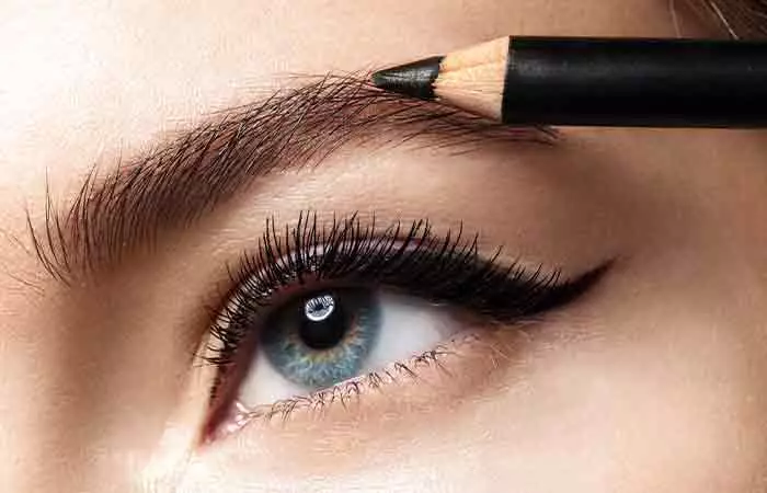Emphasize-On-The-Eyes-And-Brows