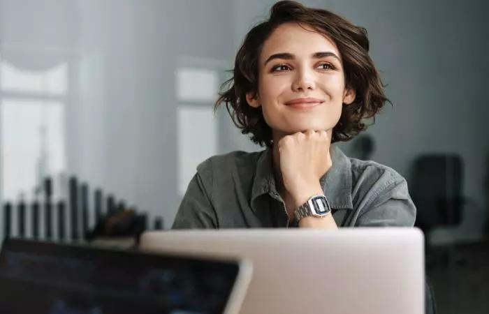 How Does A 9-5 Job Affect Your Skin