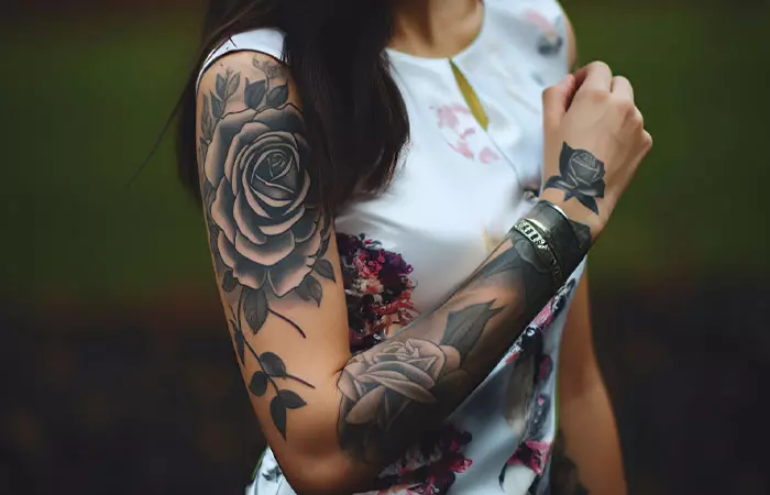 A mix of neo-traditional and black art techniques for a black rose tattoo