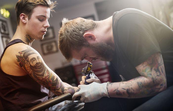 Was Passiert Mit Tattoos Wenn Man Abnimmt www.stylecraze.com