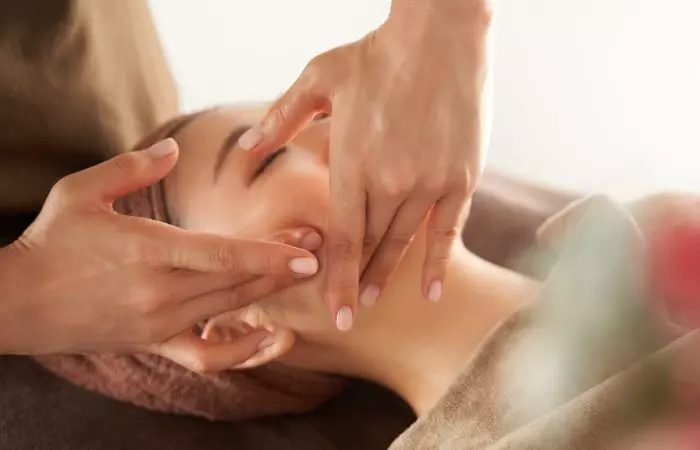 Go For Regular Facial Massages