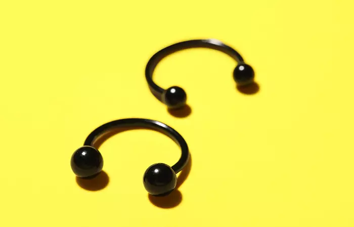 Circular barbells for smiley piercing