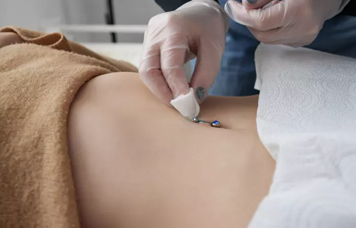 Cleaning a belly button piercing