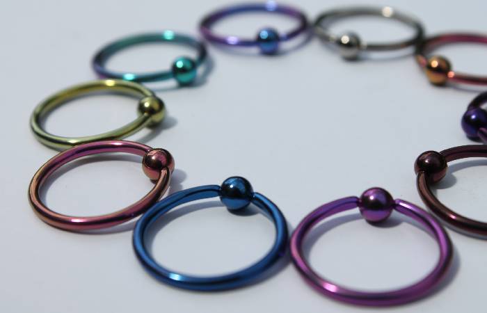 Colorful captive bead rings