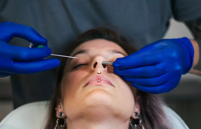 A woman getting a nasallang piercing