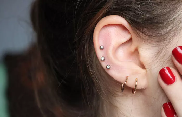 A stacked lobe piercing