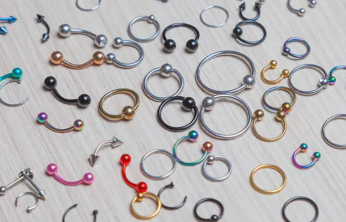 Types of jewelry used for high lobe piercing
