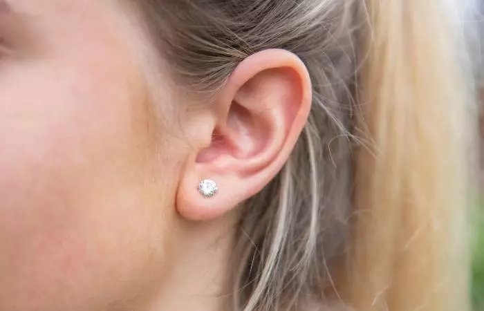 A woman with an earlobe piercing