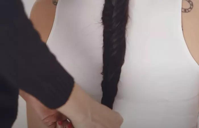 Securing fishtail braid with elastic