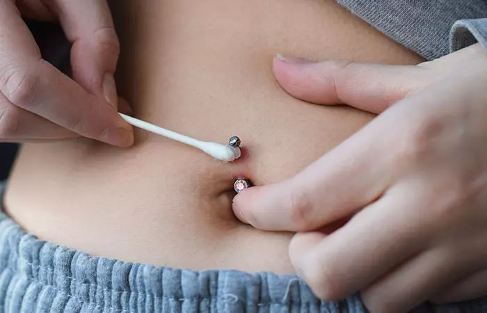 Cleaning belly button piercing