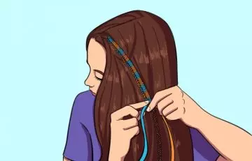 Illustration of a forward knotted hair wrap