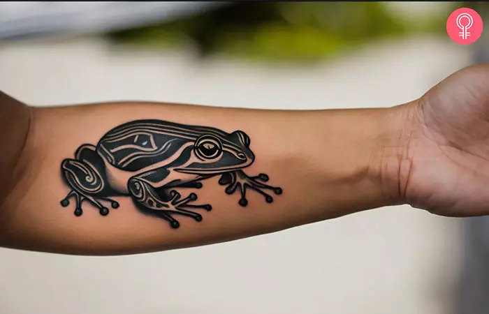 A woman with a Taino frog tattoo design on her arm