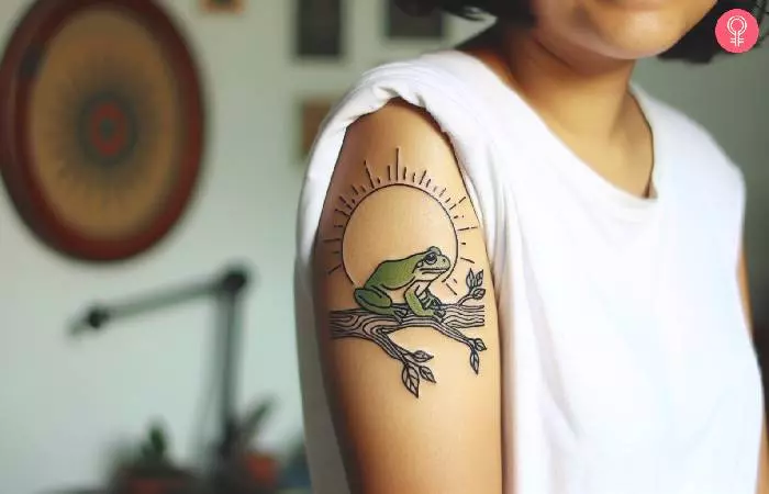 Tattoo of a tree frog on a woman’s upper arm