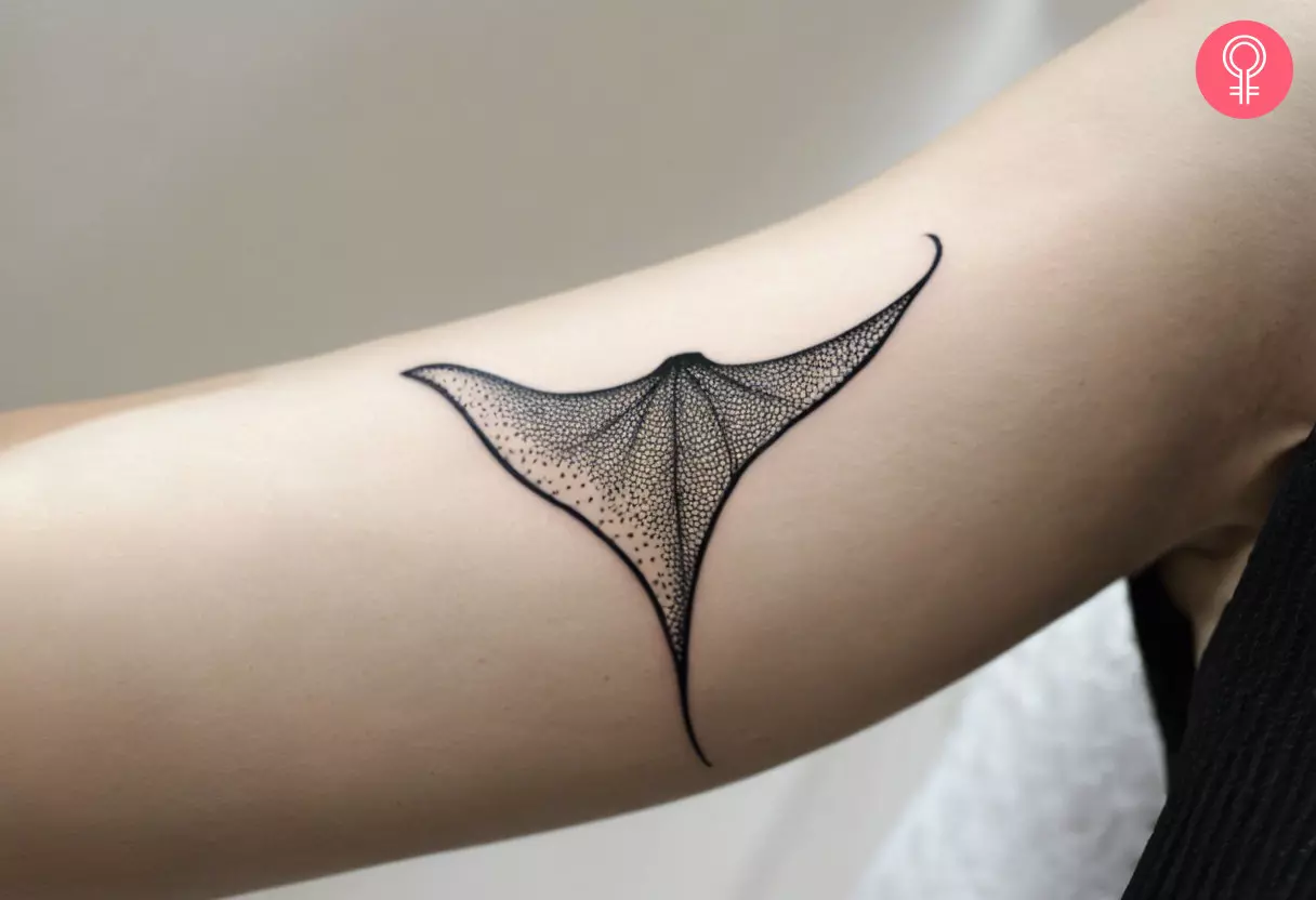 A small neo-traditional stingray tattoo on the upper arm