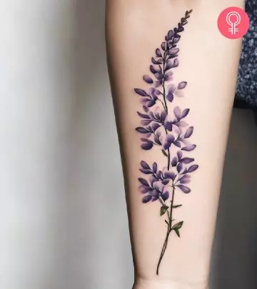 A beautiful jasmine vine tattoo on the upper arm