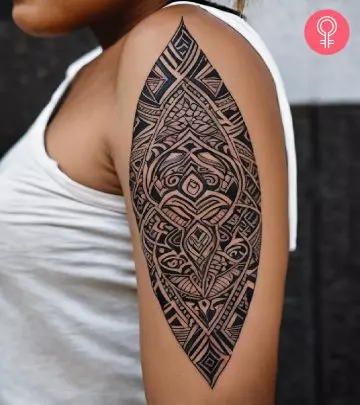 Woman with an unique square tattoo on the upper arm