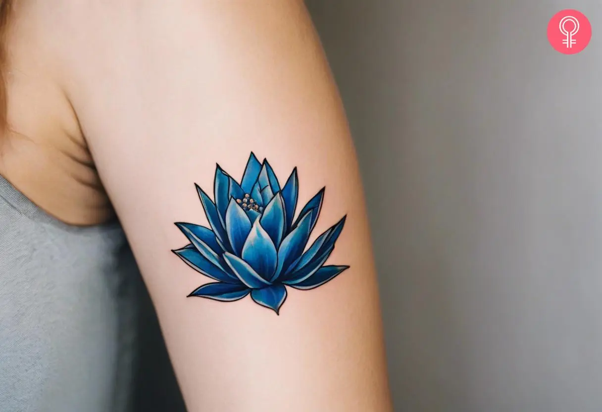 A woman wearing a blue agave tattoo on the upper arm.