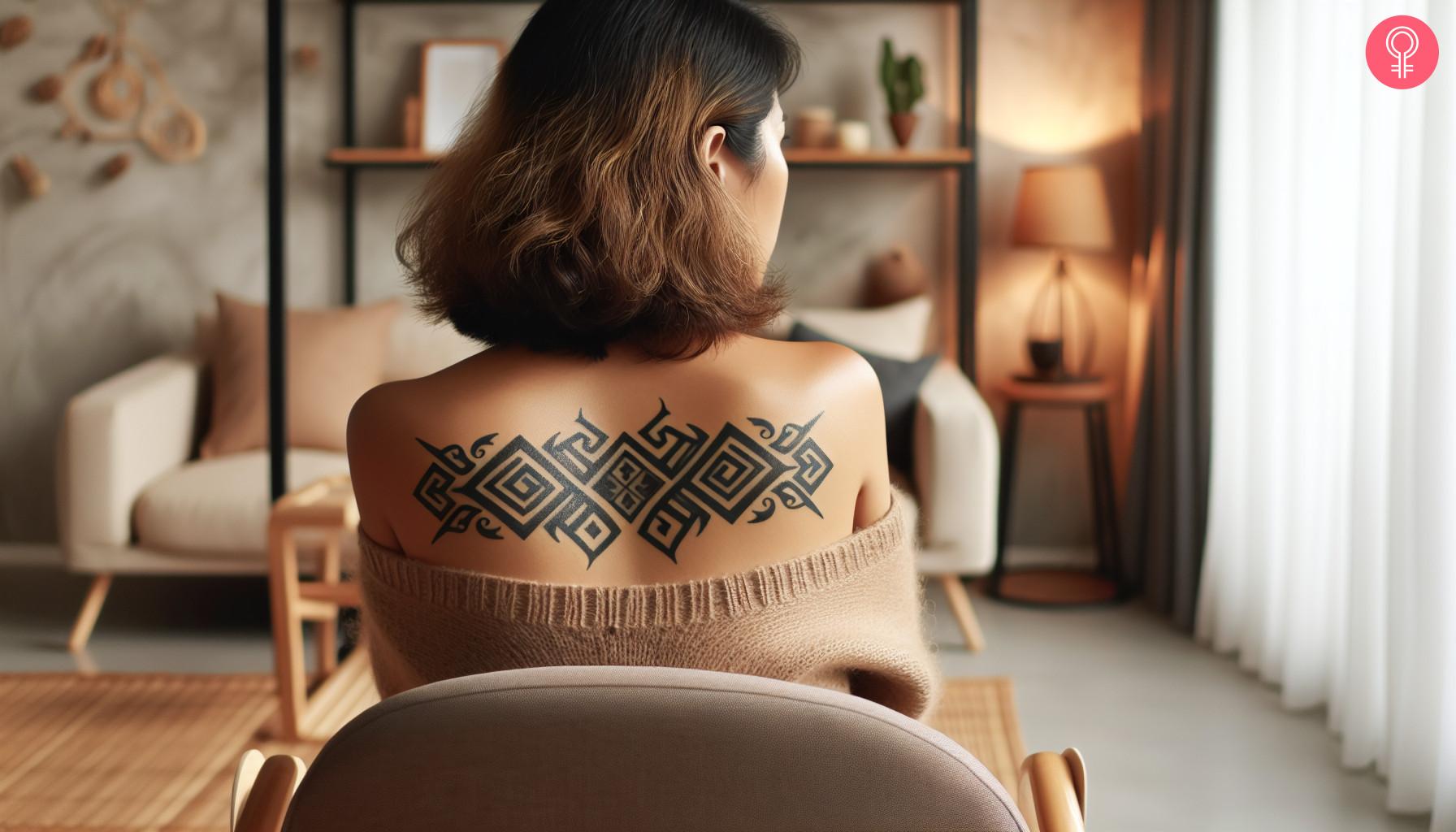 Tribal pattern tattoo on the back shoulder