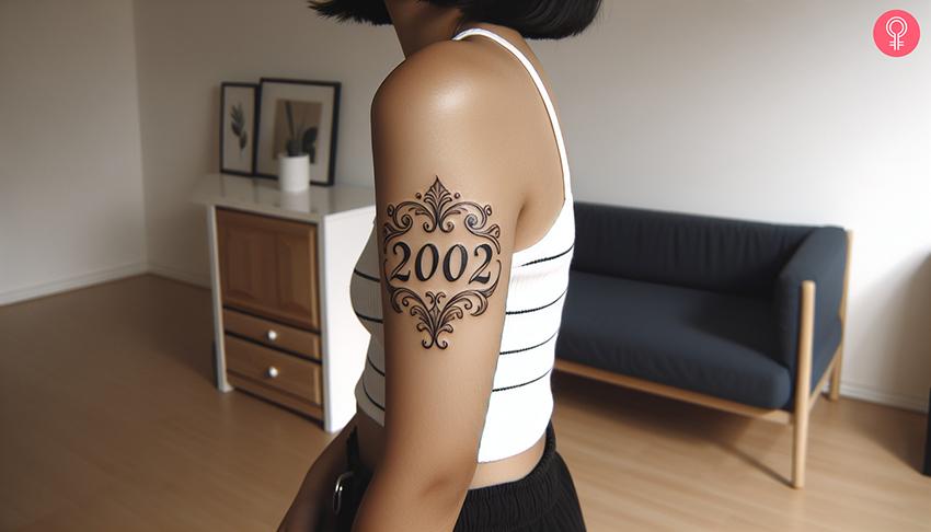 Woman with a tattoo with the year of birth 2002