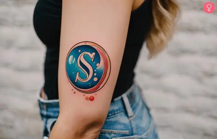 Woman with bubble letter tattoo on her arm