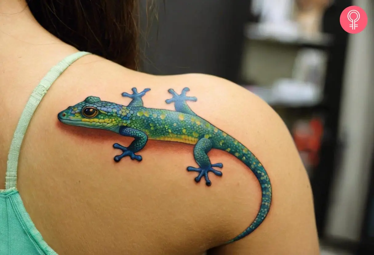 Gecko 3D tattoo on a woman’s shoulder