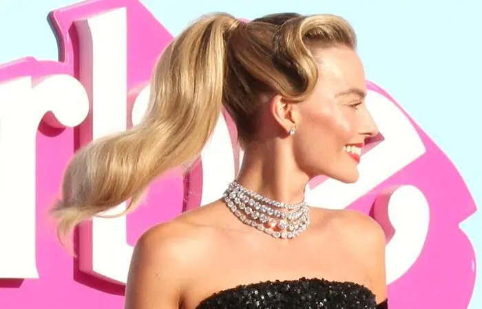 Margot Robbie with 1940s high ponytail and gelled wave hairstyle