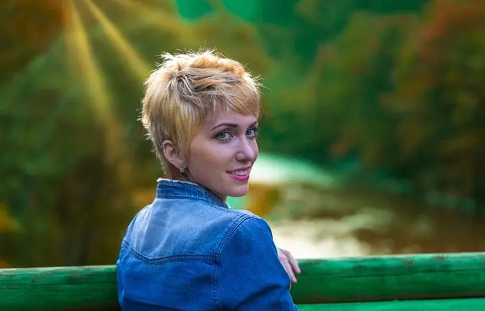 A disheveled long pixie haircut on a woman