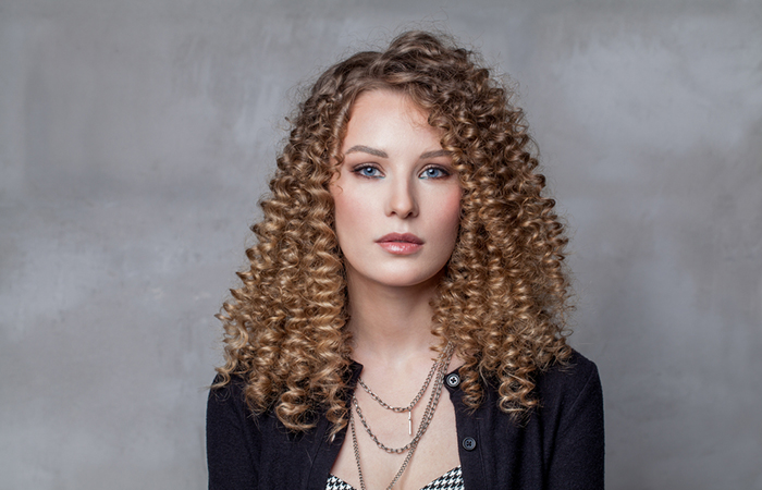 A woman with ringlet curls hairstyle