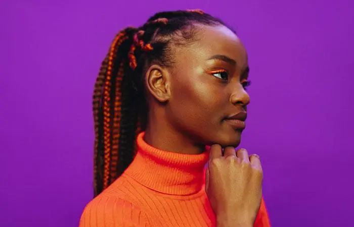 A woman with rubber band braids hairstyle