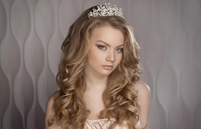 A woman with voluminous curls hairstyle