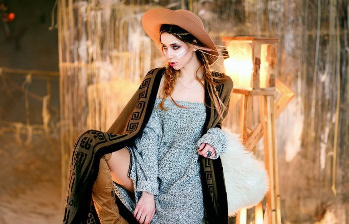 A woman flaunting a simple medium-length cowgirl hairstyle