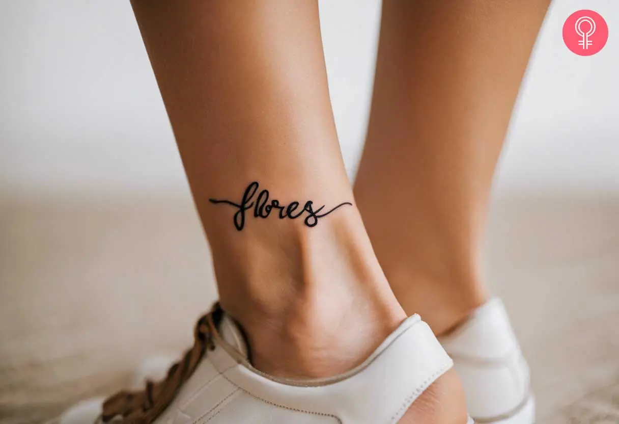 A last name tattoo that looks more like a signature on the ankle