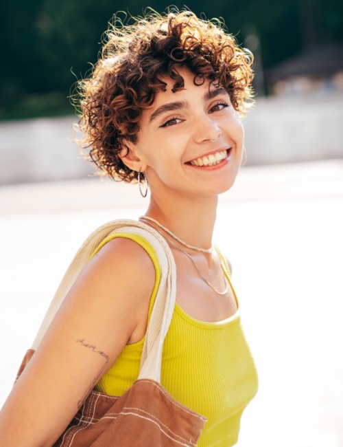A woman sporting cloud curls