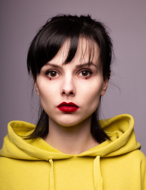 A woman with a layered mixie