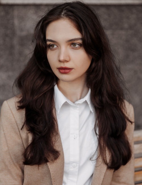 A woman with airy layers