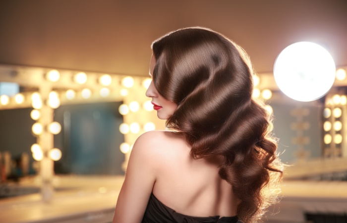 6 Best Vintage Hairstyles You Will See Trending In 2025 7 A girl with a Hollywood waves hairstyle