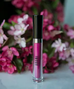 Aromi Matte Liquid Lipstick – Forbidden Fuchsia